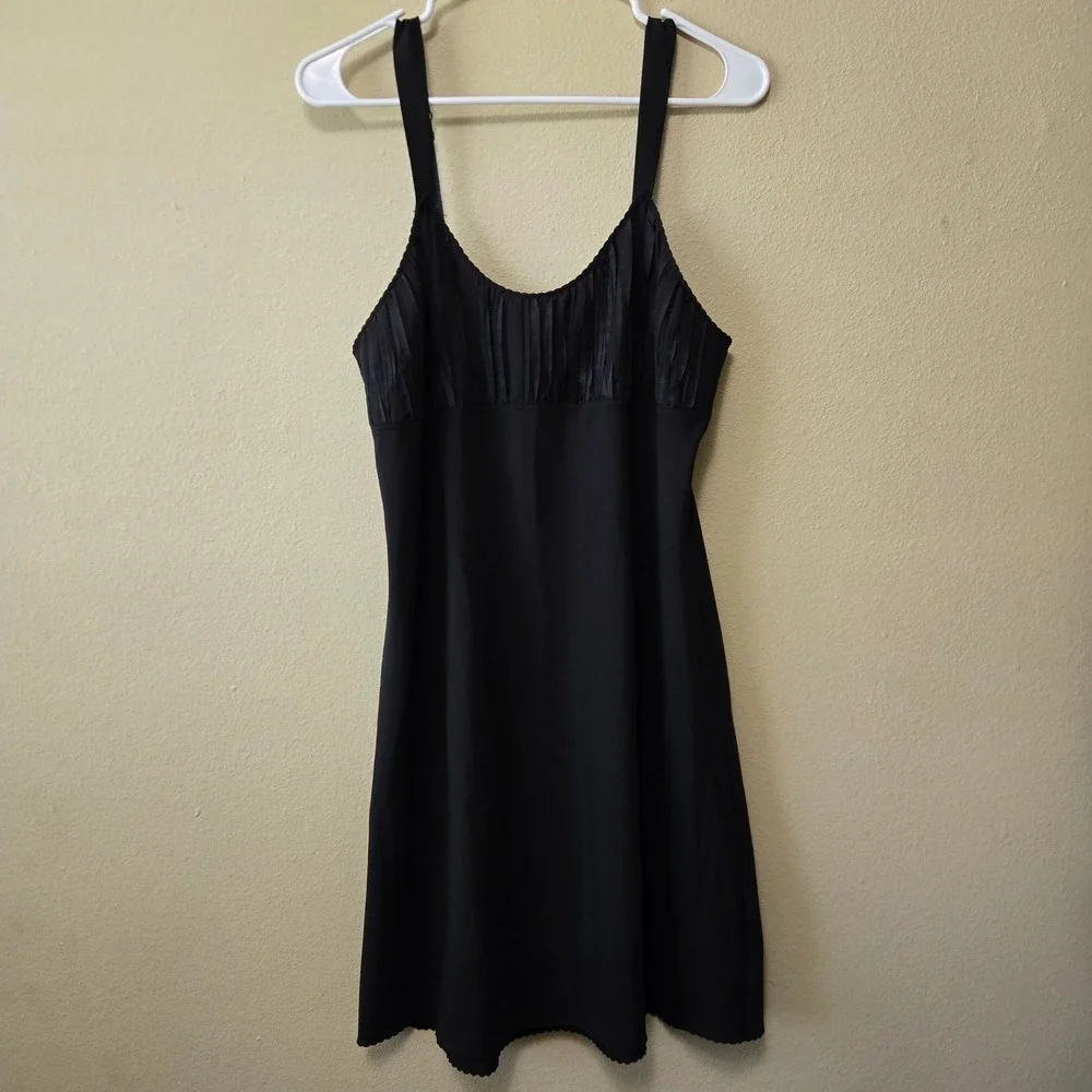 Vanity Fair Vintage Black Full Slip Slipdress Pleated Bodice Scalloped Hem Sz 36